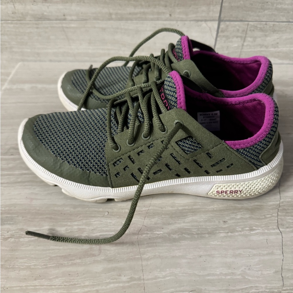Ladies 6.5 green speedy shoes